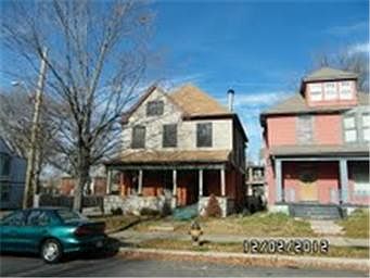 1st image of 900 E 33rd St