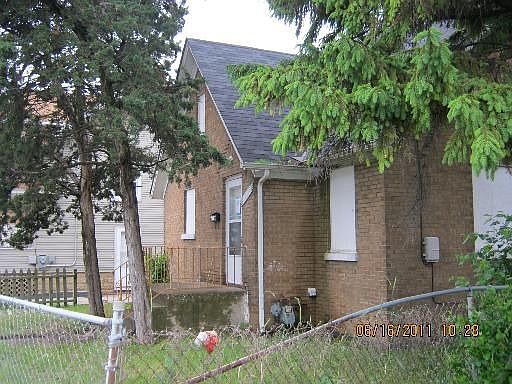 2nd image of 1028 E New York St