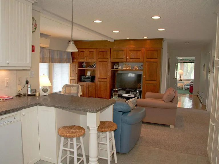 16 Kenphil Ave — Photo 5