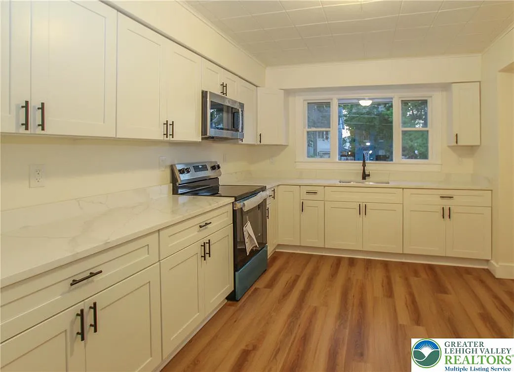 5 bed, 1222 sqft, $2,400 — Photo 4