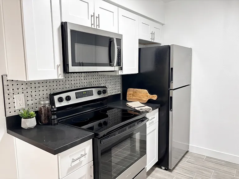 333 W Medlock Dr #13 — Photo 5