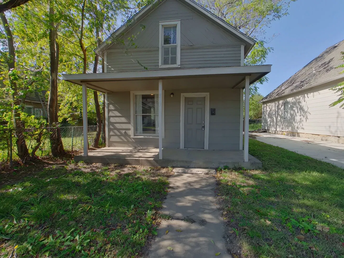 317 S Dodge Ave — Photo 1