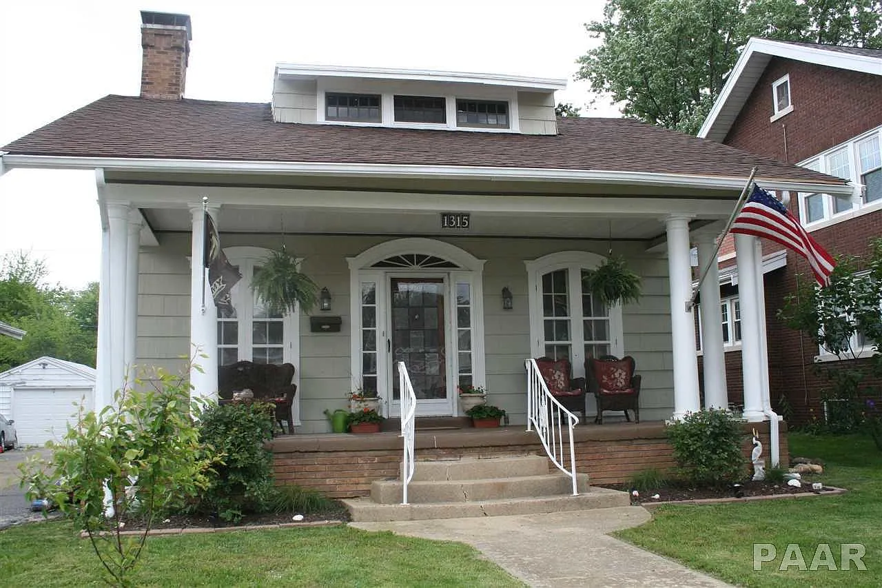 1315 E Hillcrest Pl photo 1