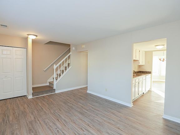 5th image of 9522 Sara Beth Cir