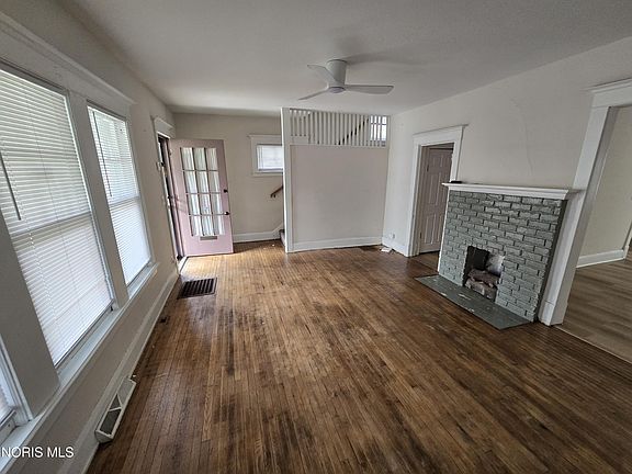 4th image of 1318 N Superior St