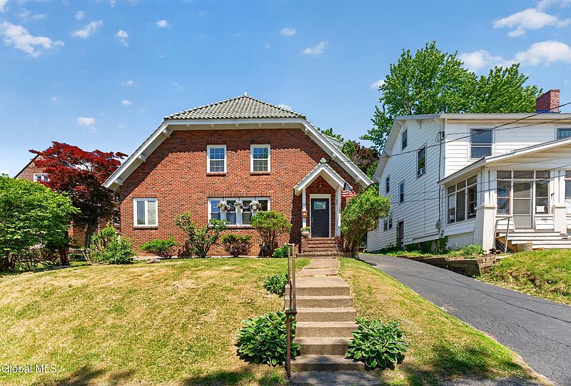 5th image of 37 Grant Avenue