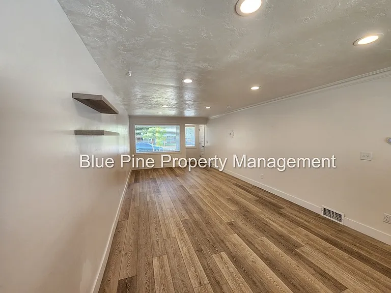 1565 S Higbee Ave — Photo 3