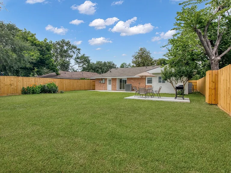 1703 Ansbury Dr — Photo 35