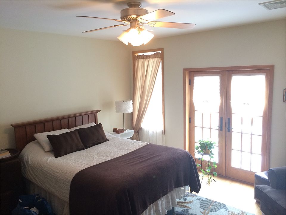 Master bedroom 220 sqft