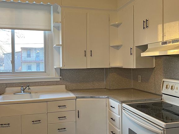 3rd image of 2328 Guilford St