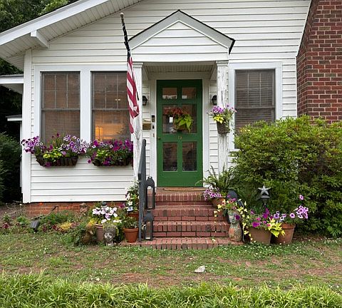 2nd image of 15 E Augusta Pl