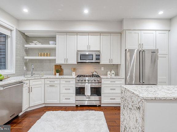 4th image of 519 Bainbridge St #B1