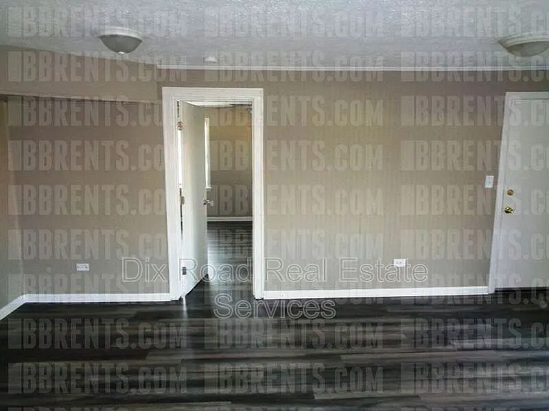 4 bed, 2.0 bath, 2303 sqft, $1,395 — Photo 4