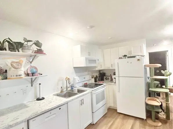 273 Gibson St #2, Fredericton, NB E3A 4E5