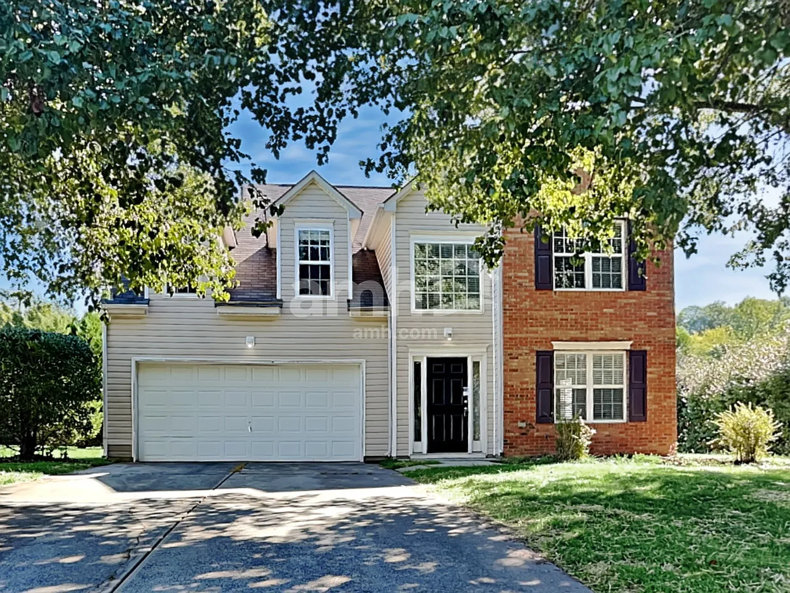 3 bed, 2.5 bath, 2106 sqft, $2,205 — Photo 1