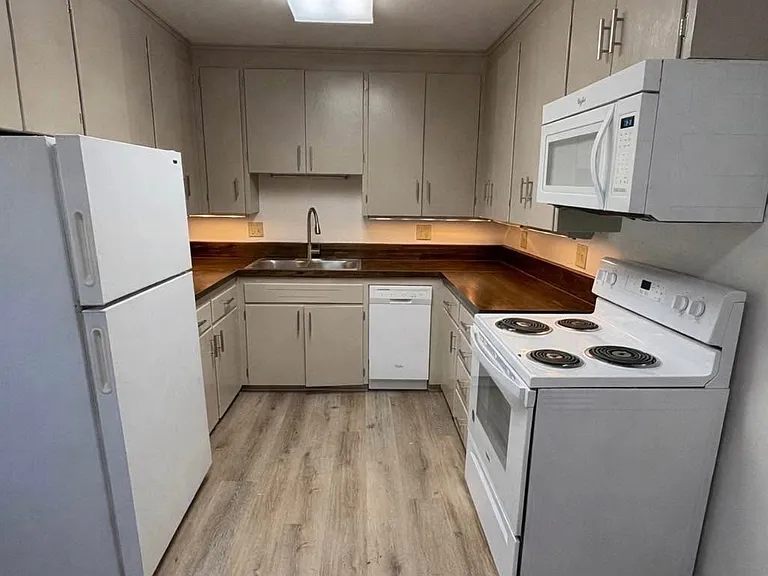 724 E Lewis St #1 — Photo 2