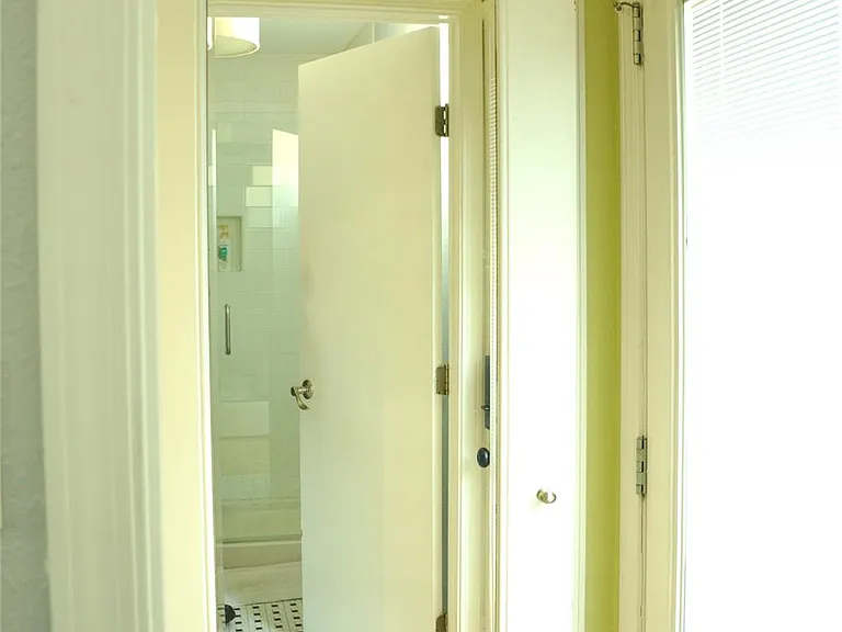 4723 Polk St — Photo 9
