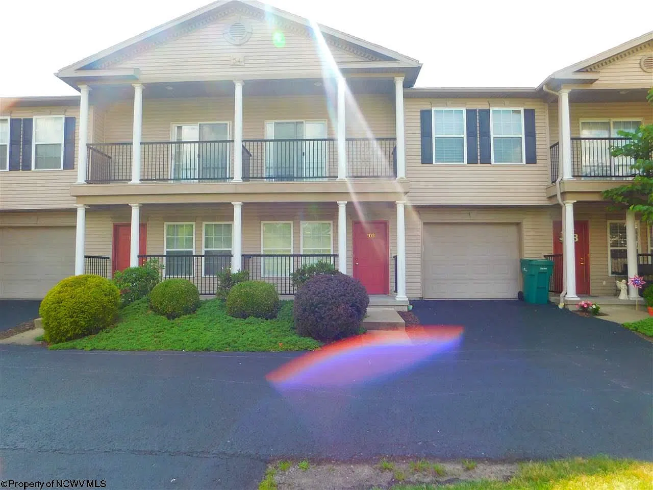 3 bed, 2.5 bath, $1,900 — Photo 1