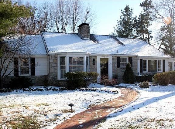3rd image of 46 Tulip Dr