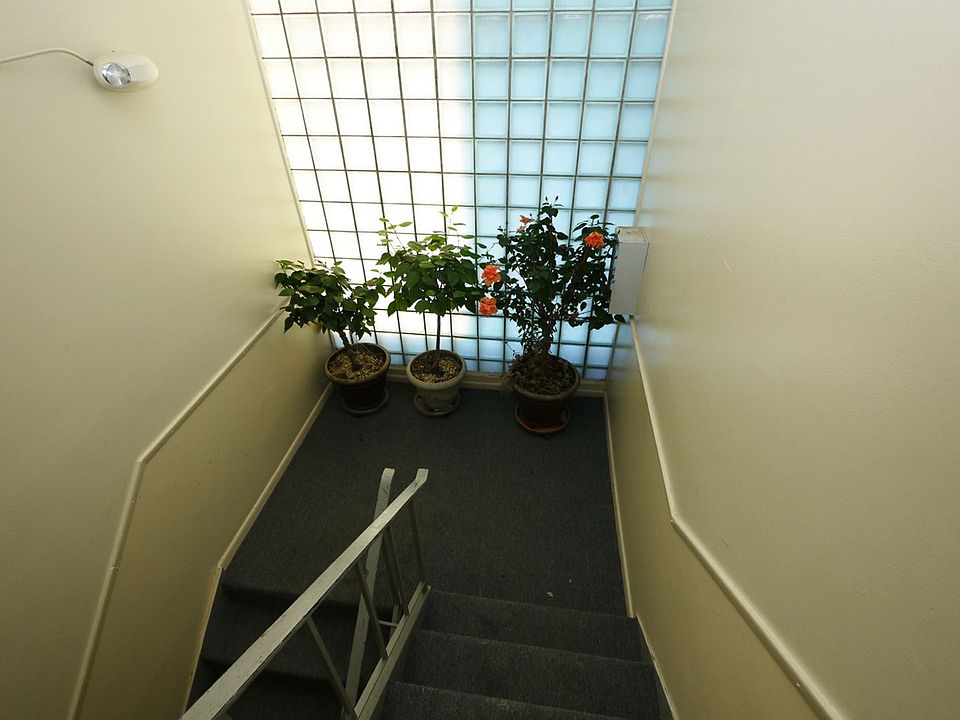 Building Photo 2