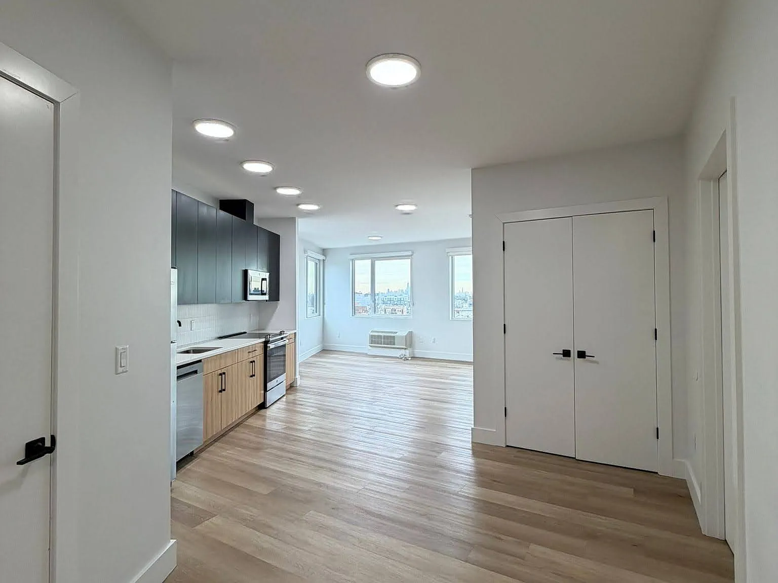 2 bed, $3,400 — Photo 3