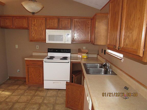 3rd image of 630 Hornbean Dr