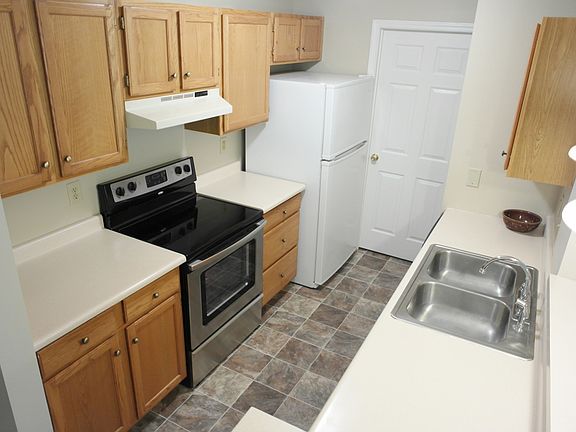 2nd image of 6635 Brigham Sq APT 4