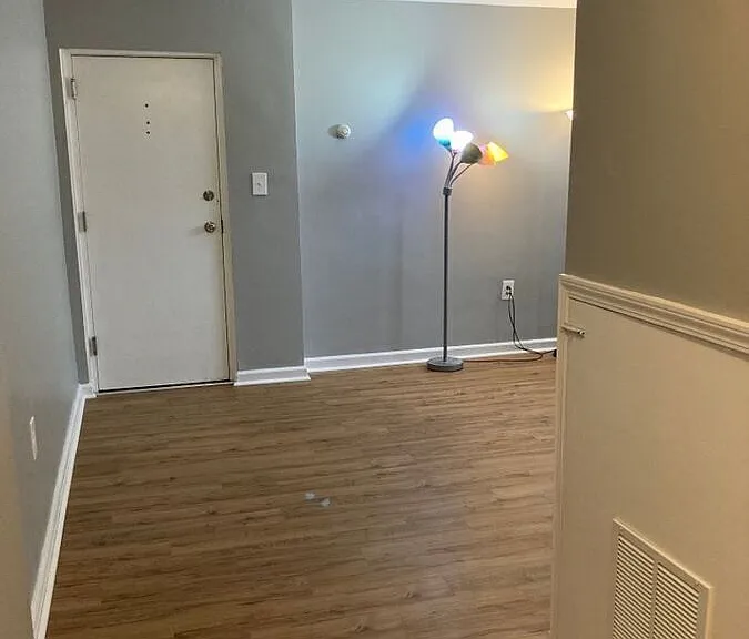 613 Hamlin St NE #1A — Photo 2