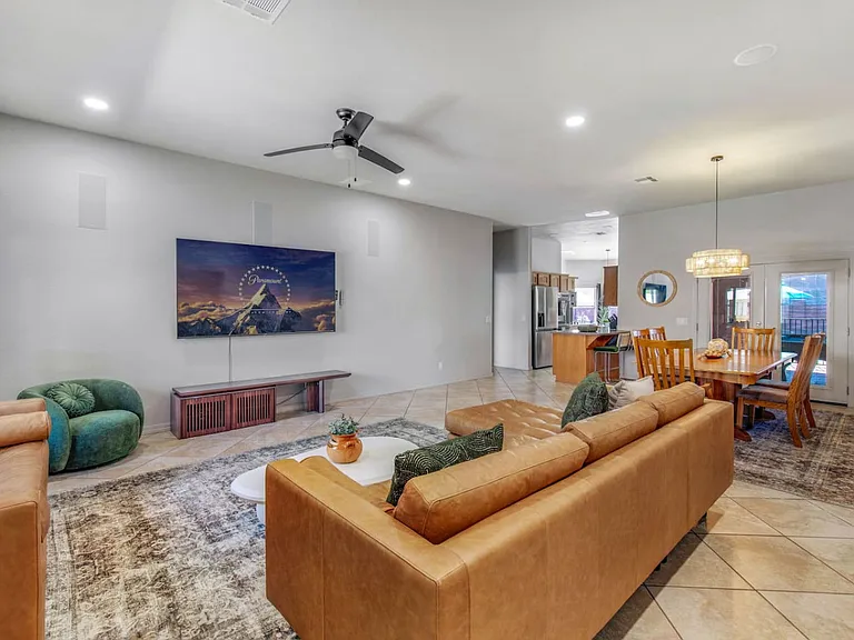 1800 Burgundy Dr — Photo 5