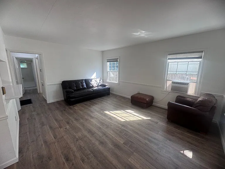 1559 Virginia Ave — Photo 3