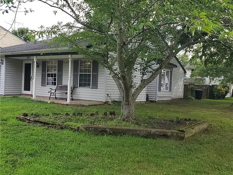 953 Dallas Ct — Photo 3