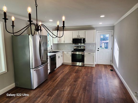 3rd image of 815 Norton Dr