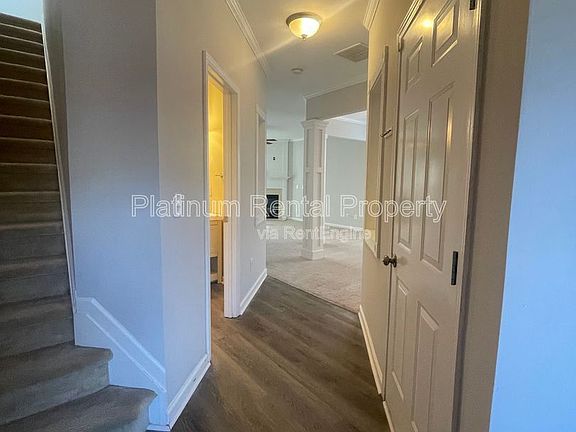 3rd image of 5545 Weddington Dr