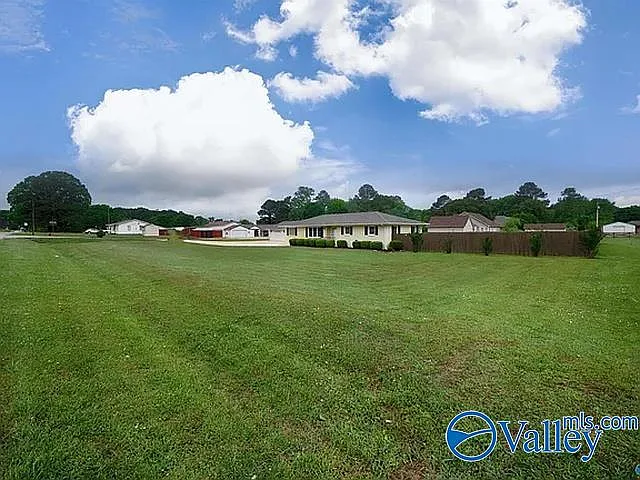 3 bed, 2.0 bath, 1568 sqft, $1,800 — Photo 2