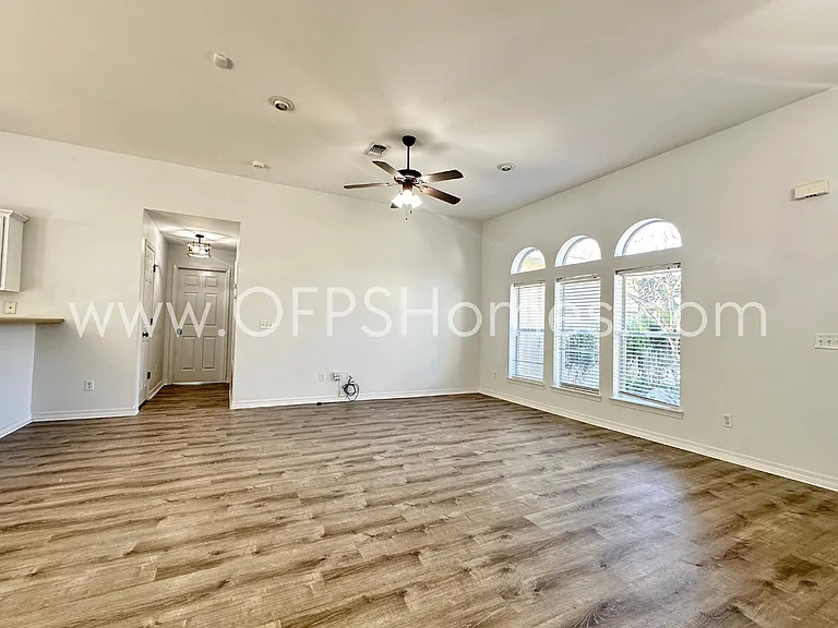 2426 Houston Cir — Photo 5