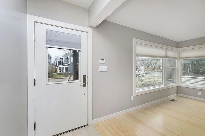 3 bed, 2.5 bath, 1969 sqft, $2,350 — Photo 3