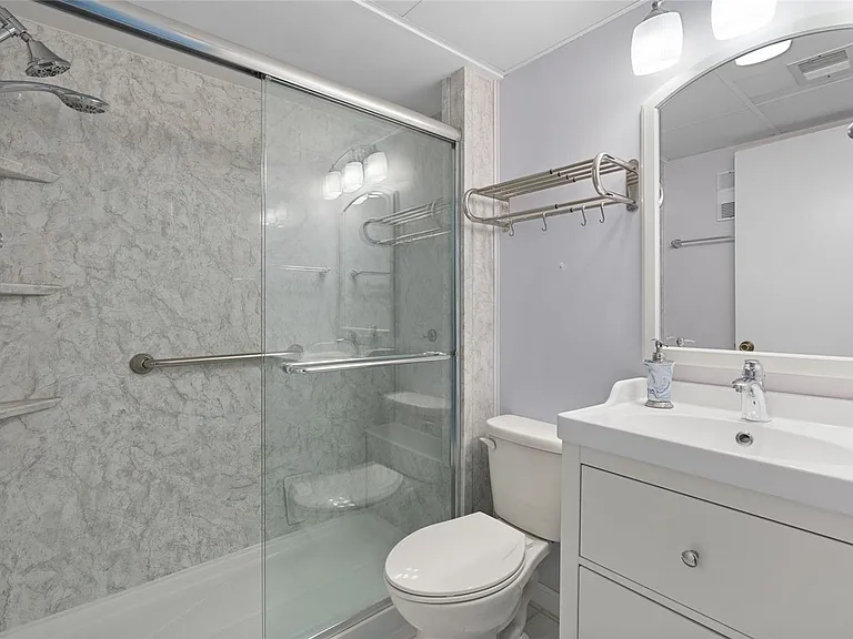 209 NE Lincoln Cir N #109 — Photo 12