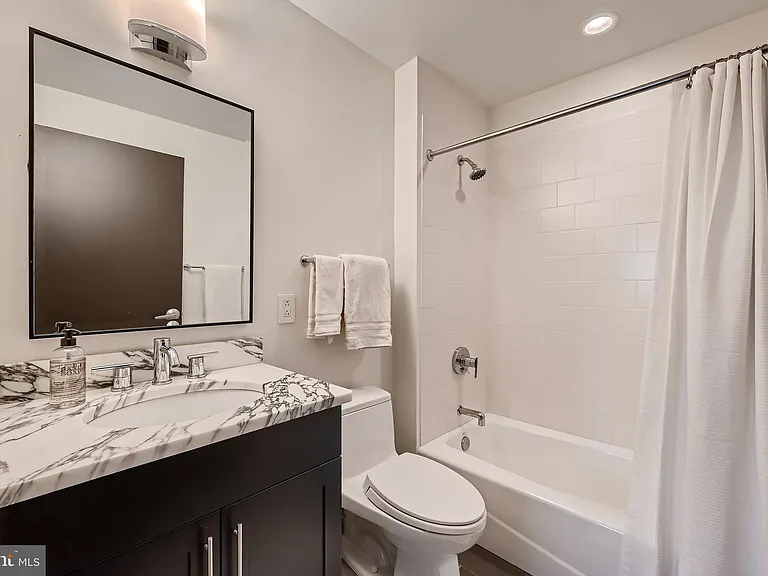 1200 Steuart St #1611 — Photo 27