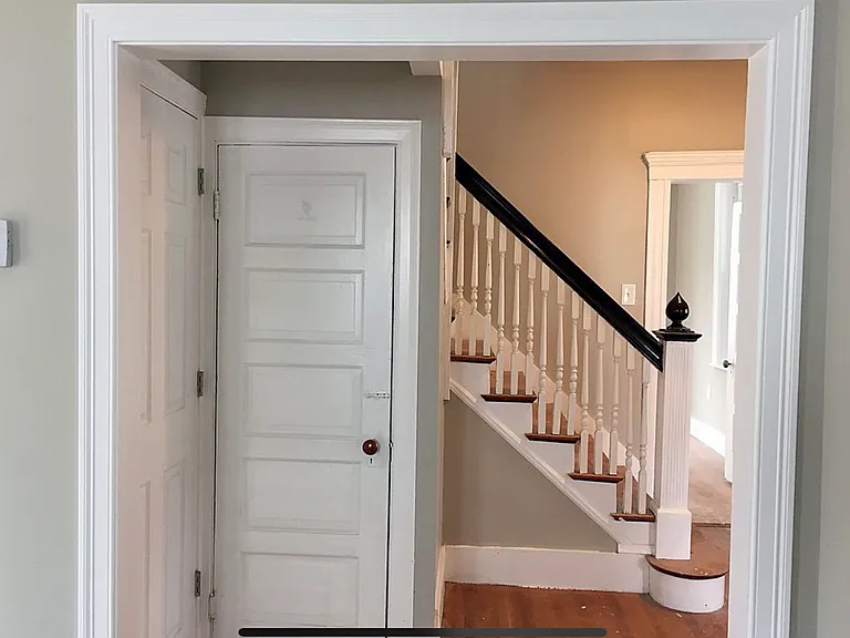 136 Brooks St — Photo 2