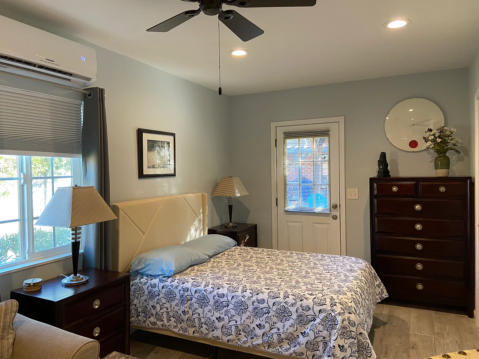 318 E Alvarado Rd — Photo 4