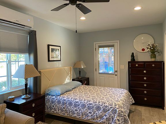 Queen bed