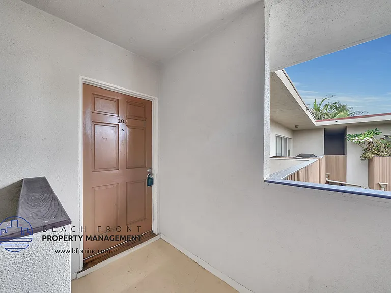10327 Downey Ave — Photo 11