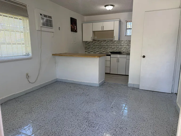 8831 SW 28th St — Photo 7