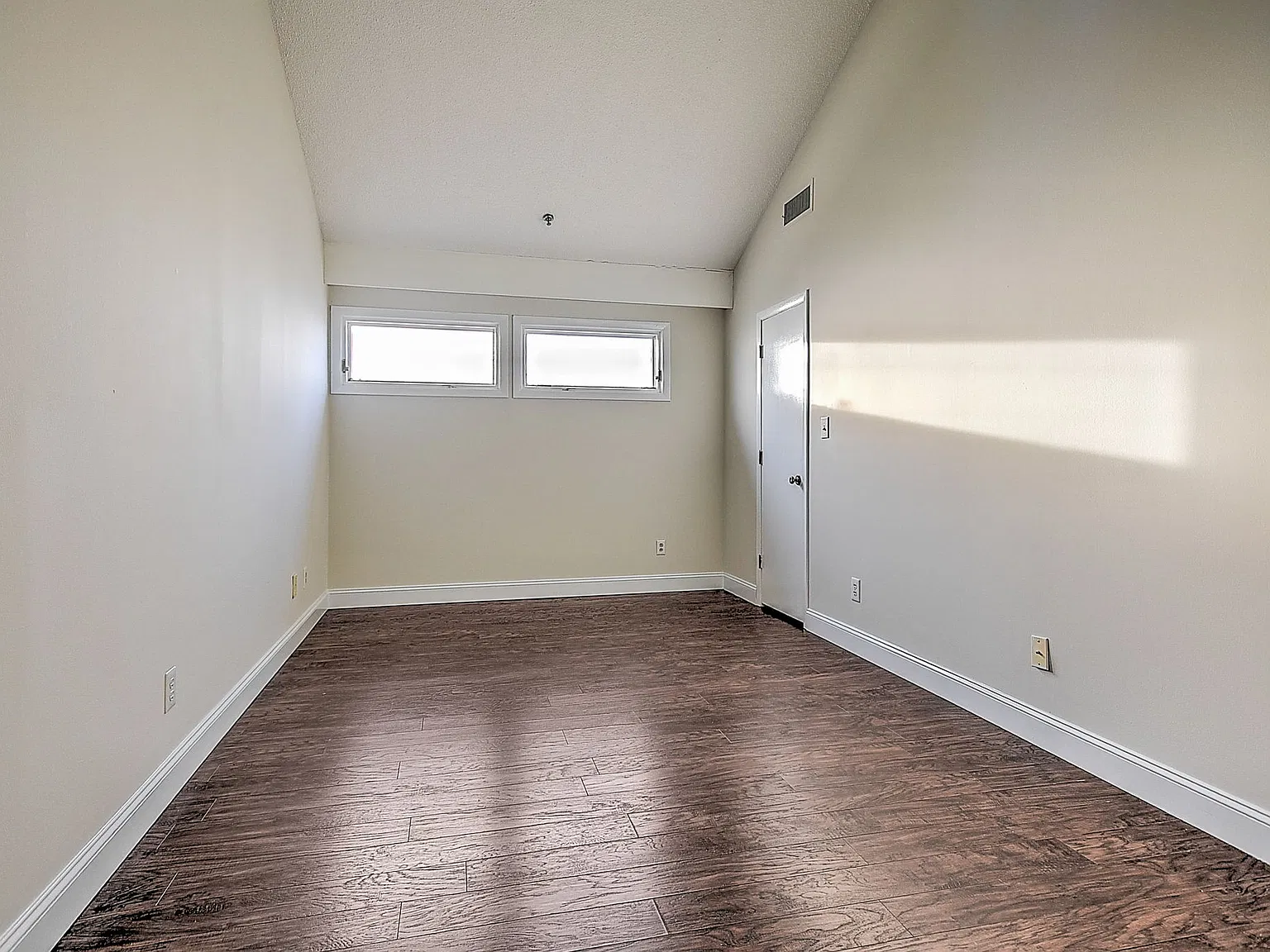 109 Beechnut St — Photo 3