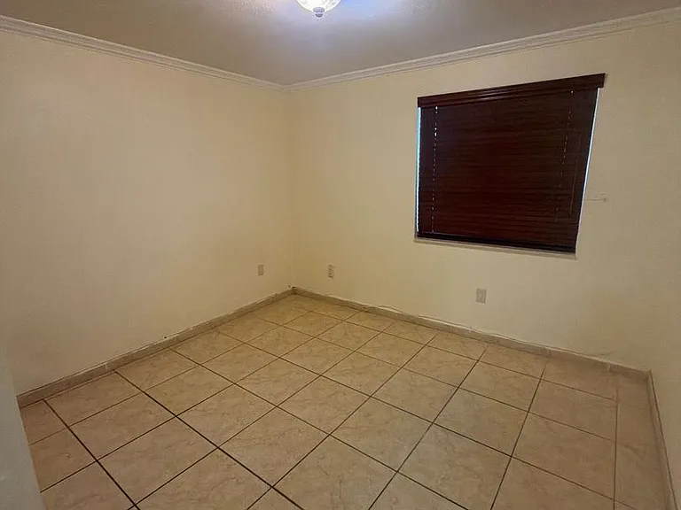 1101 SW 122nd Ave #106 — Photo 7
