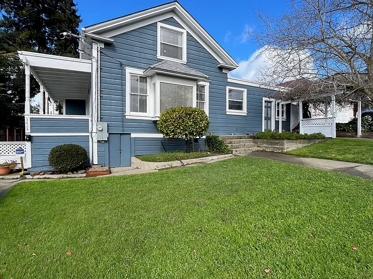 3424 Middleton Ave — Photo 2