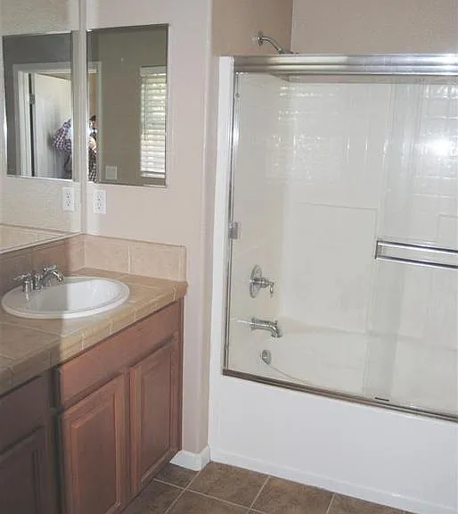 Oliva Rd — Photo 16