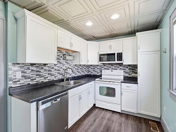 5th image of 415 Harrison Ave