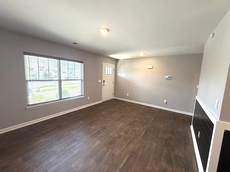 220 Roper St — Photo 4