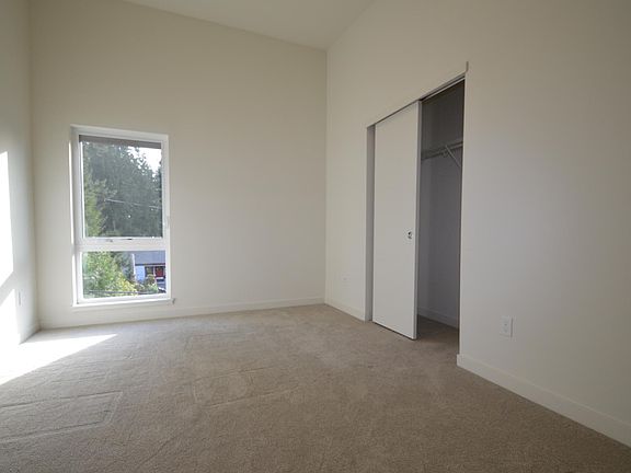 5th image of 1540 NE 175th St Unit A